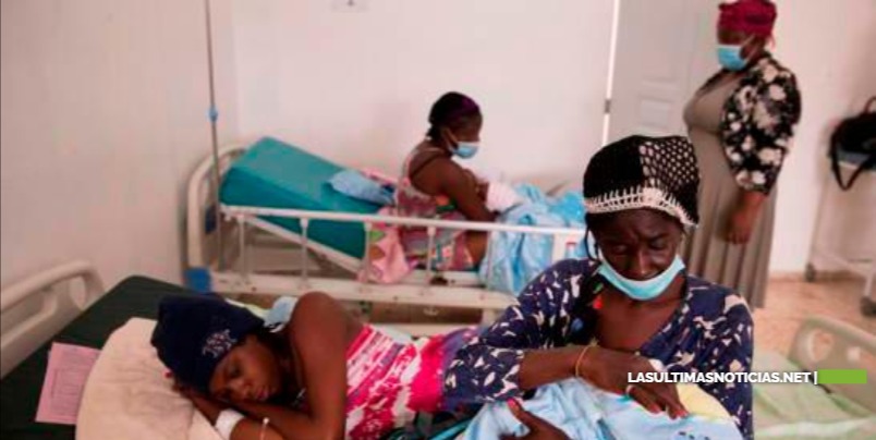 Sobrepoblación de parturientas haitianas en hospitales públicos desplaza a las dominicanas a las clínicas privadas