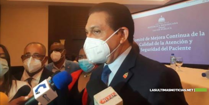 Ministro de Salud aclara Gobierno no ha emitido decreto con horario de toque de queda
