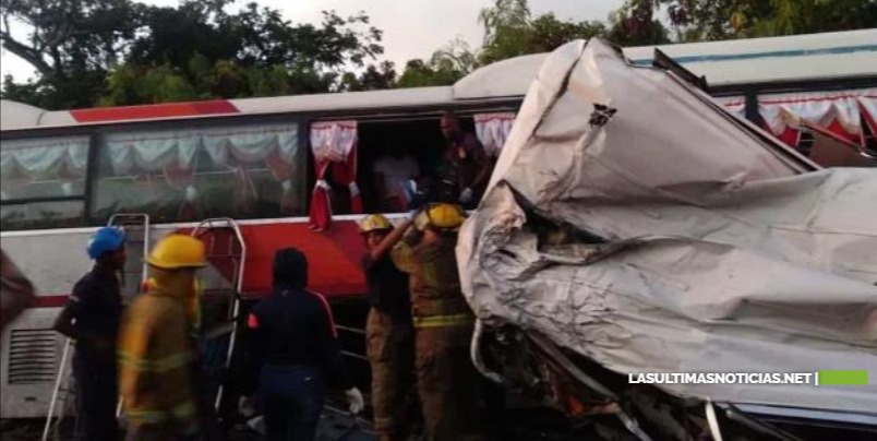 Un muerto y 15 heridos en choques de tres autobuses en Bávaro