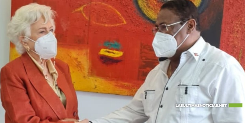 Director SRSM realiza visita de cortesía  a la doctora Milagros Ortiz Bosch, directora (DIGEIG)