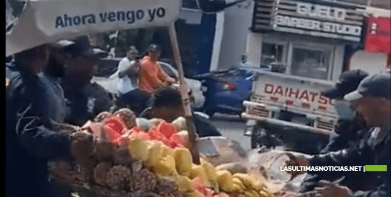 Brigada de ayuntamiento de Santo Domingo Este golpea frutero