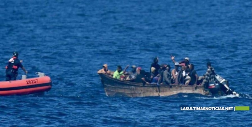 Unos 300 migrantes haitianos llegan en barco al sur de Florida