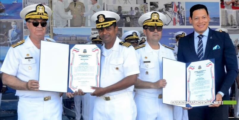 Locutor Ariel Mercedes recibe reconocimiento por parte de la Armada Dominicana