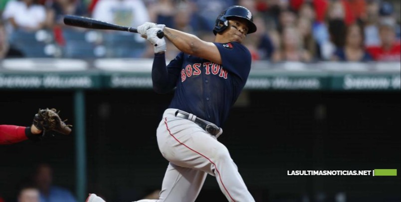 Rafael Devers, tercera base de los Medias Rojas de Boston no cede y sigue liderando a los dominicanos en MLB