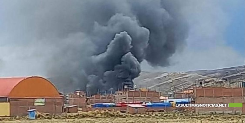 Manifestantes peruanos incendian puesto aduanero en la frontera con Bolivia