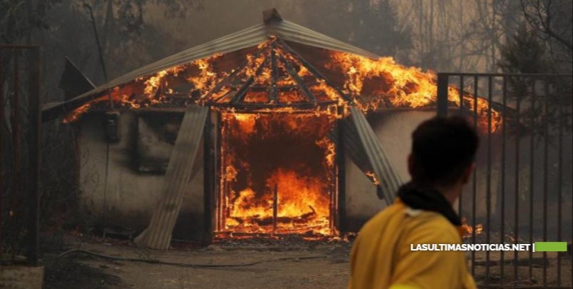 Asciende a 13 el número de muertos en virulentos incendios de Chile