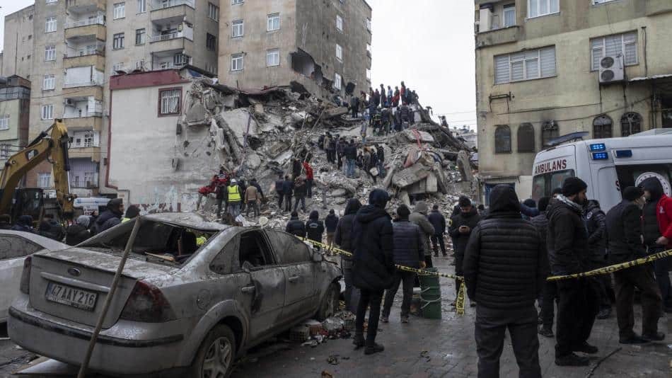Más de 3,000 muertos en Turquía y Siria por los devastadores terremotos