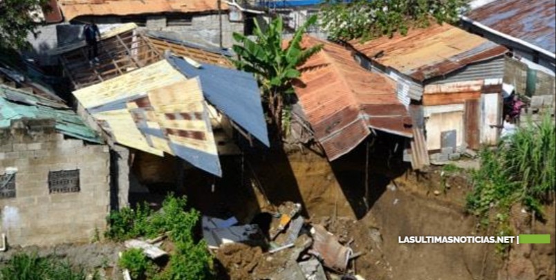 Lluvias provocan colapso de dos casas zona sur de Santiago