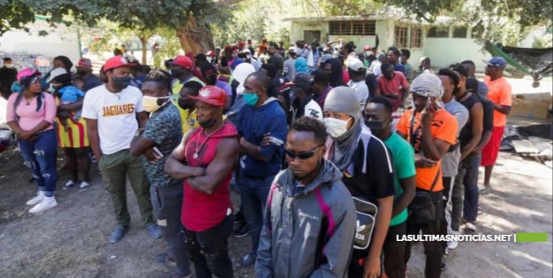 Migrantes haitianos son abandonados en Acapulco por personal de migración