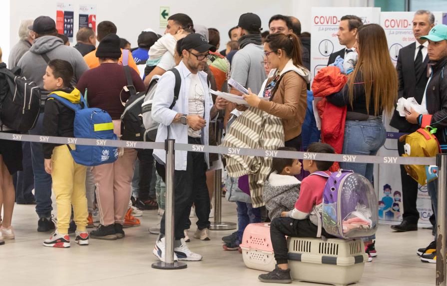 Vuelo venezolano repatria ciudadanos varados en frontera entre Chile y Perú