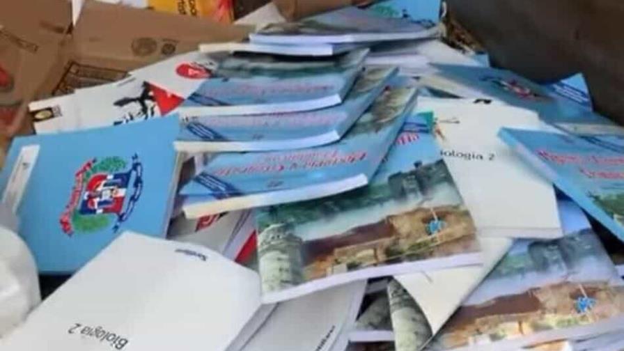 El Ministerio de Educación ordena investigar denuncia sobre escuela que tiró libros a la basura