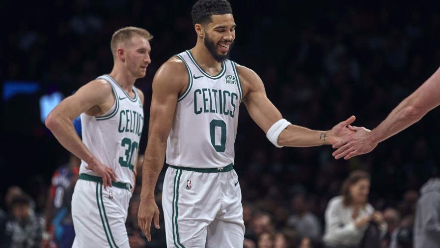 Boston Celtics derrotan a los Brooklyn Nets, con doble doble de Tatum y Holiday